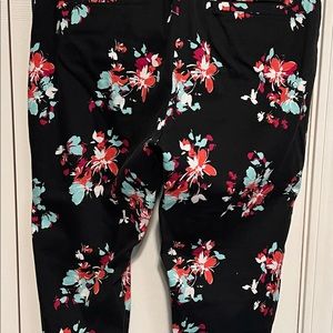 Flower design on black Capris